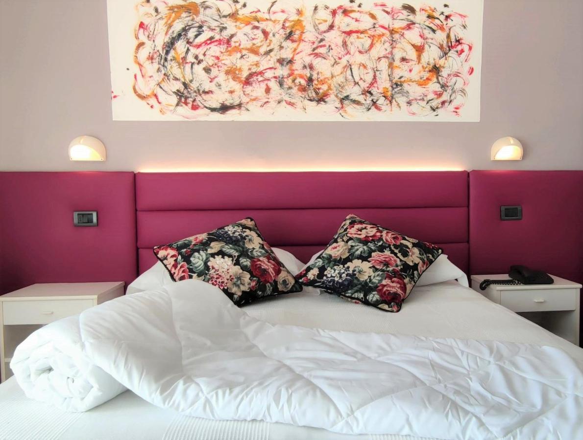 Hotel Villa Platani Riccione Eksteriør billede