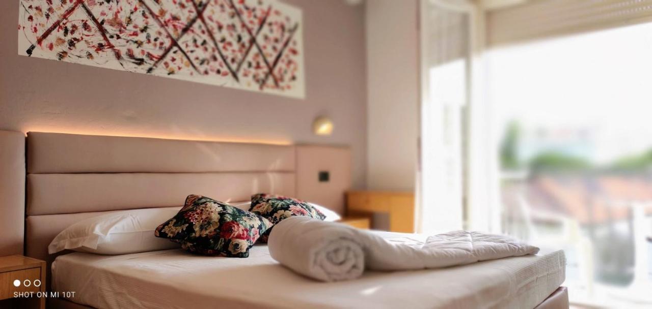 Hotel Villa Platani Riccione Eksteriør billede