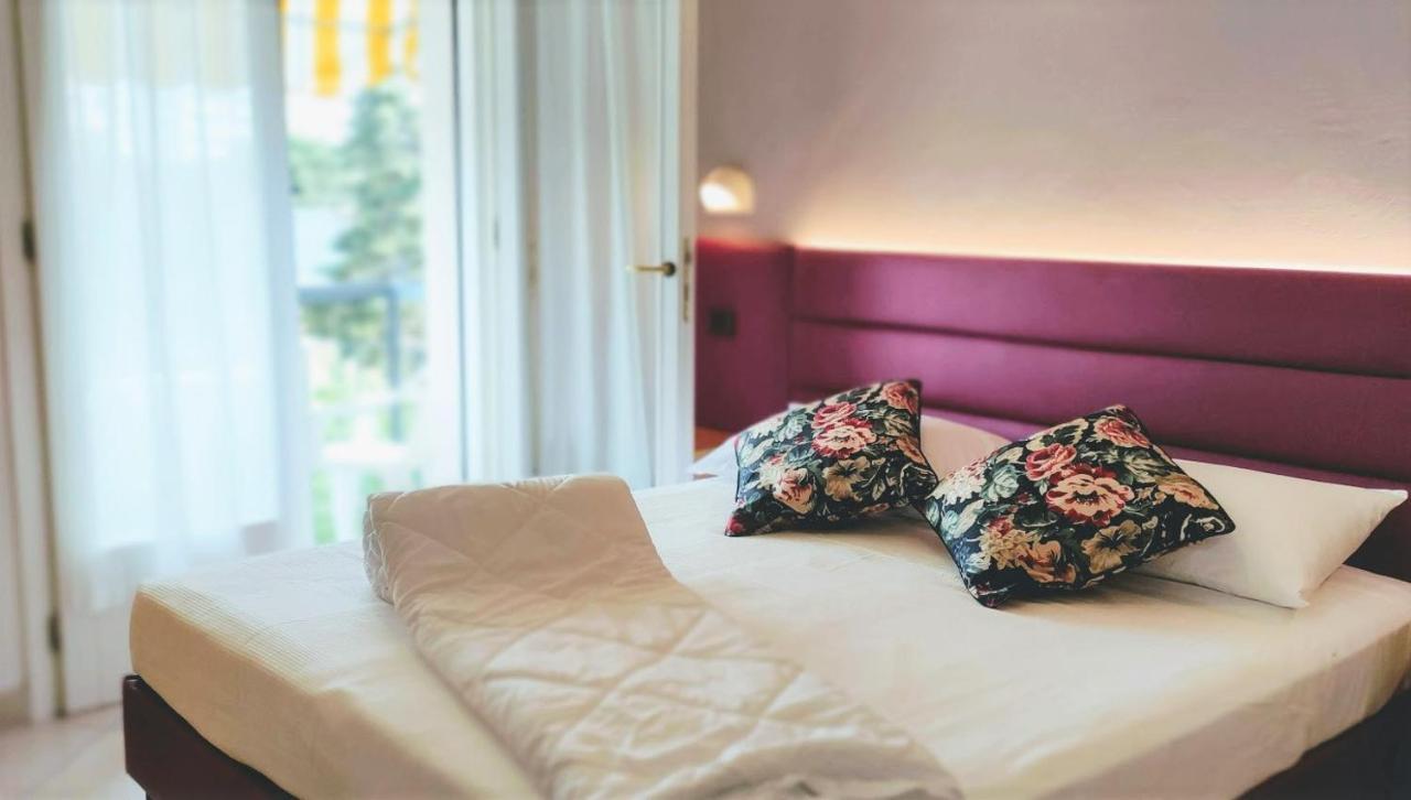 Hotel Villa Platani Riccione Eksteriør billede