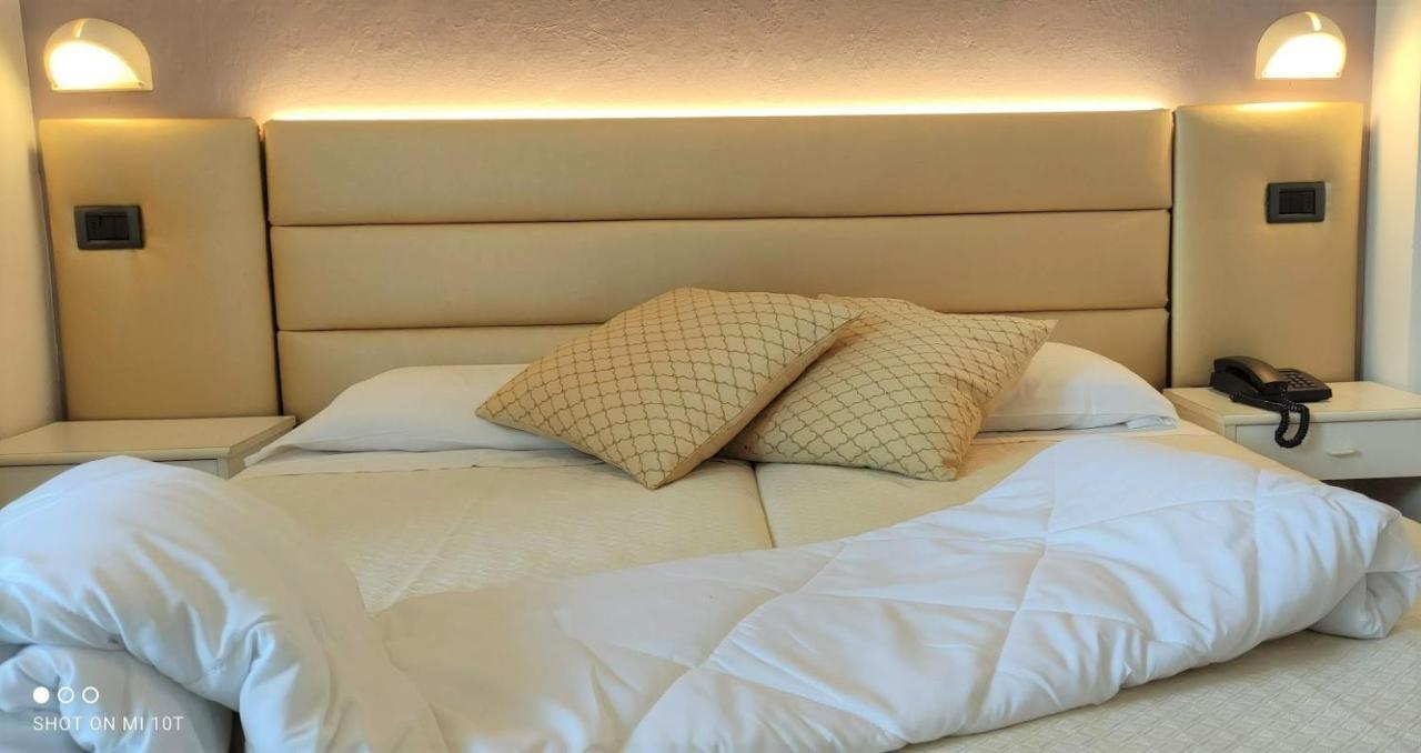 Hotel Villa Platani Riccione Eksteriør billede