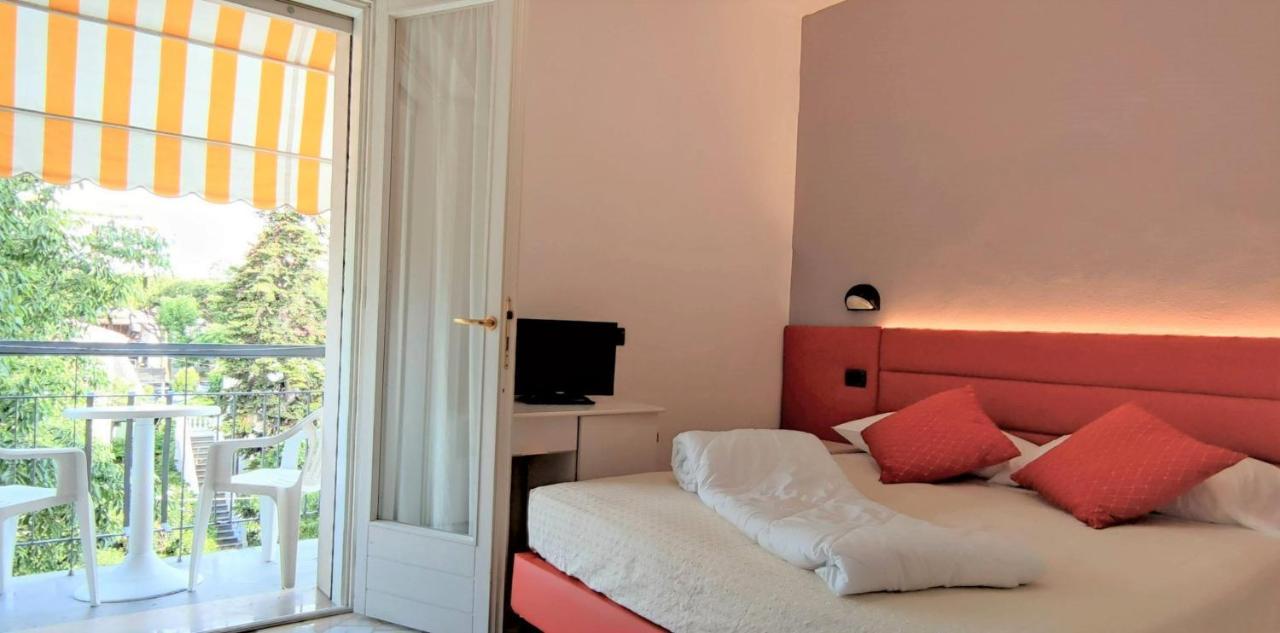 Hotel Villa Platani Riccione Eksteriør billede