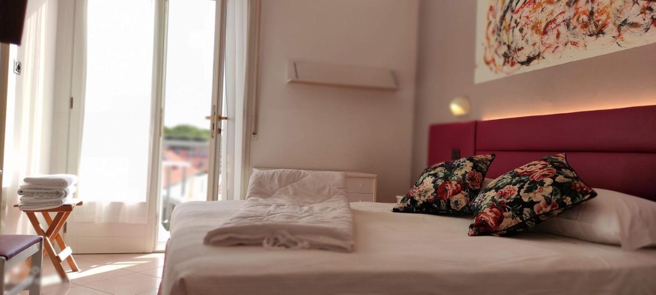 Hotel Villa Platani Riccione Eksteriør billede