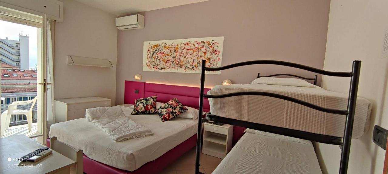 Hotel Villa Platani Riccione Eksteriør billede