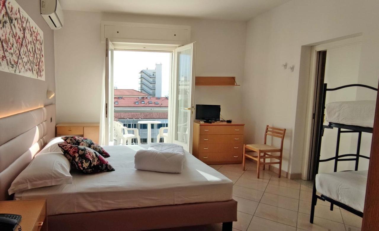 Hotel Villa Platani Riccione Eksteriør billede